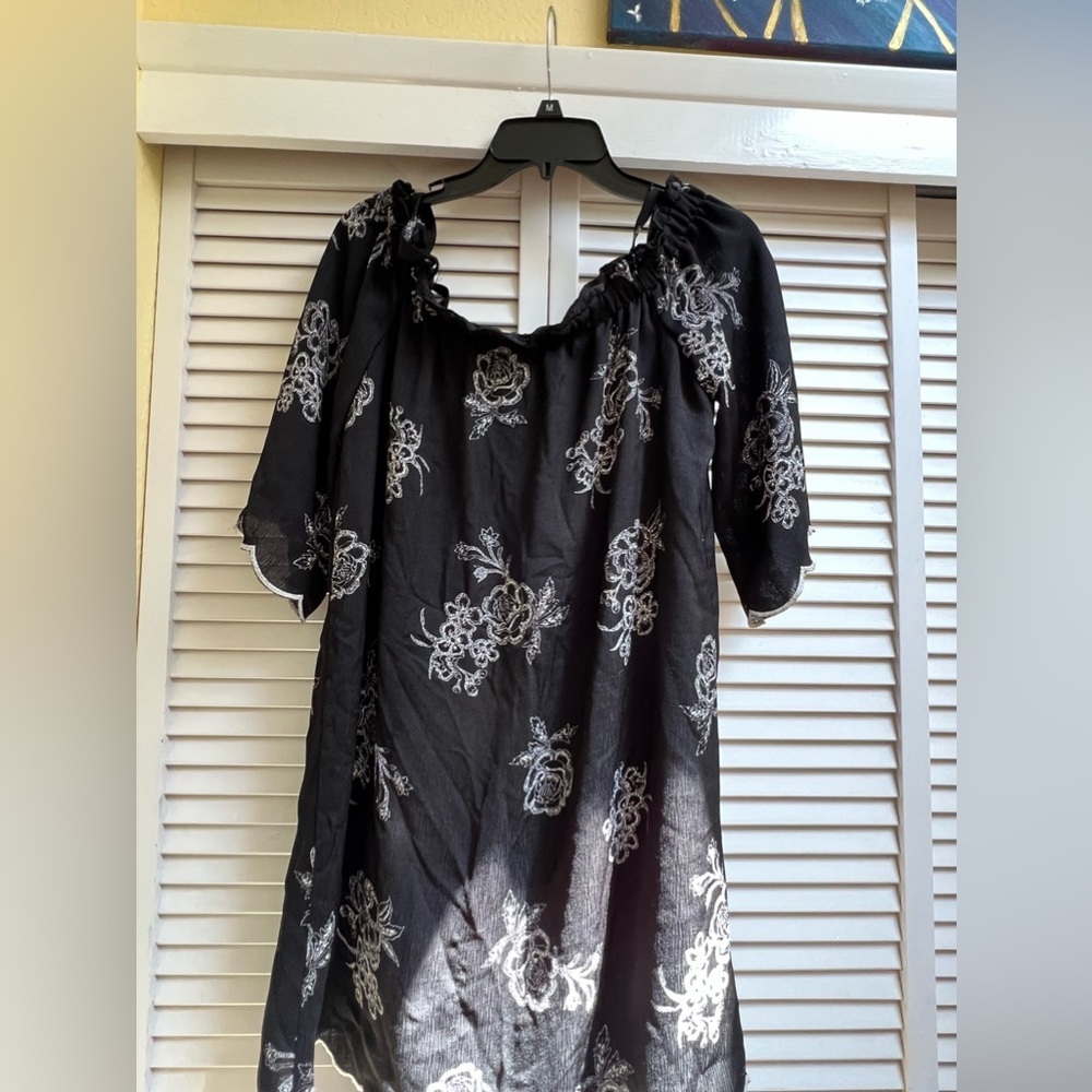 C Women’s Sz M Black and White Floral Roses Dress Midi Style Lined
